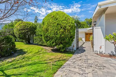 5300 Blanco Avenue, Woodland Hills, CA 91367 - Photo 5