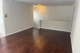 22135 -7 Burbank, Woodland Hills, CA 91367 - Photo 5