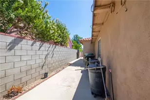 8531 Chimineas Ave, Northridge, CA 91325 - Photo 45