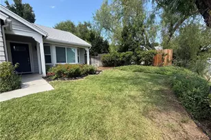 32035 Green Hill Dr, Castaic, CA 91384 - Photo 5
