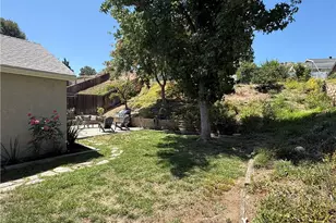32035 Green Hill Dr, Castaic, CA 91384 - Photo 25