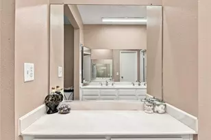 18360 Collins St, Tarzana, CA 91356 - Photo 25
