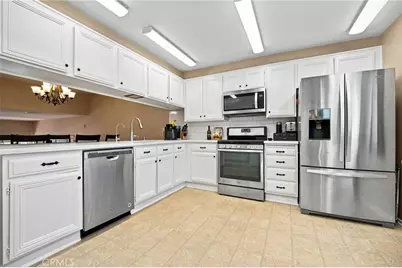 18360 Collins #L, Tarzana, CA 91356 - Photo 15