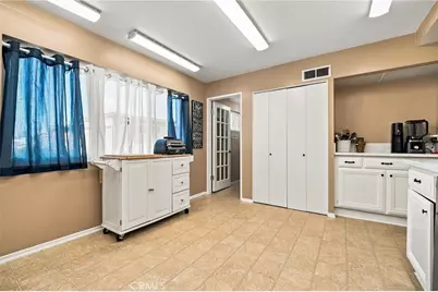 18360 Collins #L, Tarzana, CA 91356 - Photo 17
