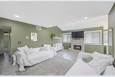 27068 Hidaway #7, Canyon Country, CA 91351 - Photo 3