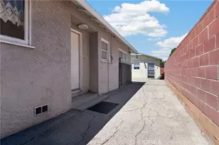 18809 Vanowen, Reseda, CA 91335 - Photo 27