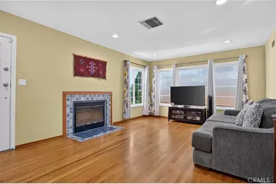 18809 Vanowen, Reseda, CA 91335 - Photo 5