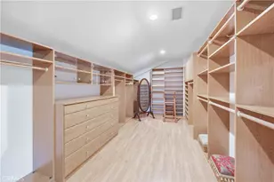 19501 Weeburn Ct, Tarzana, CA 91356 - Photo 17