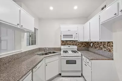 11150 Glenoaks Boulevard #309, Pacoima, CA 91331 - Photo 21