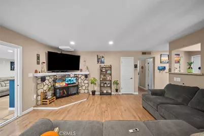 27819 Galeton, Canyon Country, CA 91387 - Photo 11