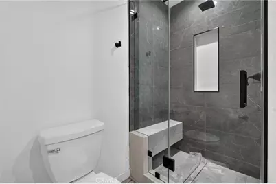18952 Victory, Tarzana, CA 91335 - Photo 27