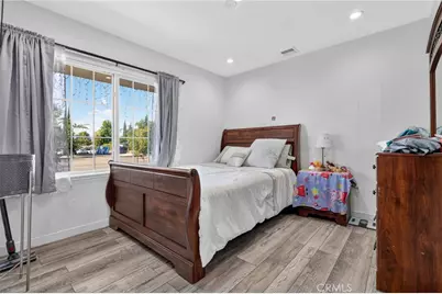18952 Victory, Tarzana, CA 91335 - Photo 19
