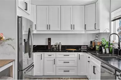18952 Victory, Tarzana, CA 91335 - Photo 13