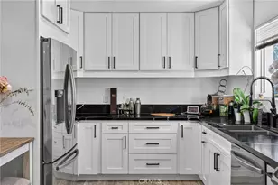 18952 Victory Blvd, Tarzana, CA 91335 - Photo 13