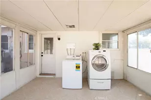 12560 Mineola, Los Angeles, CA 91331 - Photo 21