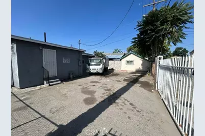 623 W 78th, Los Angeles, CA 90044 - Photo 13