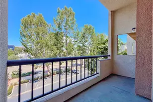 21500 Burbank, Woodland Hills, CA 91367 - Photo 33