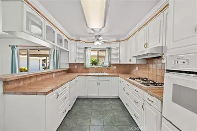 10525 Woldrich St., Sylmar, CA 91342 - Photo 11