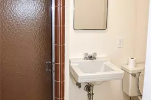 16636 Gilmore St, Van Nuys, CA 91406 - Photo 11