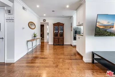 5429 Newcastle Avenue #313, Encino, CA 91316 - Photo 3