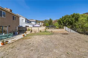 28603 Applewood Ln, Castaic, CA 91384 - Photo 37