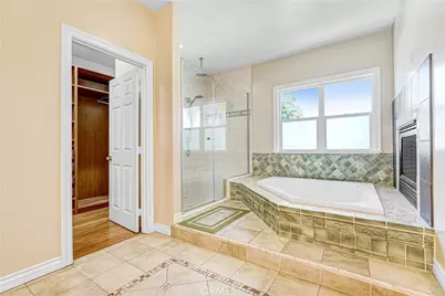 22450 Collins, Woodland Hills, CA 91367 - Photo 47