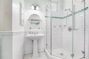 22450 Collins, Woodland Hills, CA 91367 - Photo 31