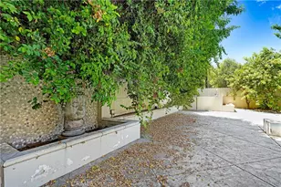 22450 Collins, Woodland Hills, CA 91367 - Photo 39