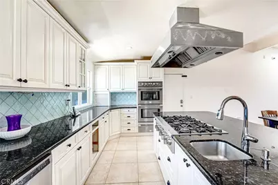 22450 Collins, Woodland Hills, CA 91367 - Photo 17