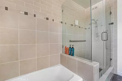 22450 Collins, Woodland Hills, CA 91367 - Photo 35