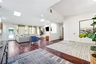 22450 Collins, Woodland Hills, CA 91367 - Photo 7