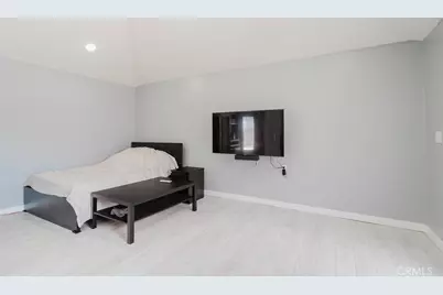 7725 Loma Verde Avenue, Canoga Park, CA 91304 - Photo 39