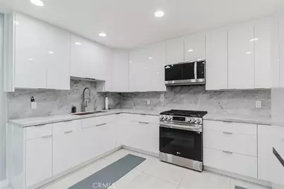 7725 Loma Verde Avenue, Canoga Park, CA 91304 - Photo 15