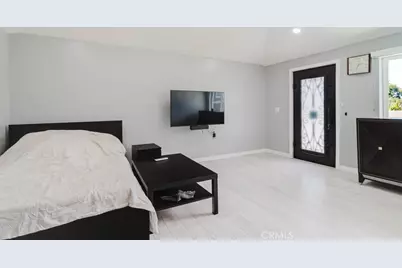7725 Loma Verde Avenue, Canoga Park, CA 91304 - Photo 41