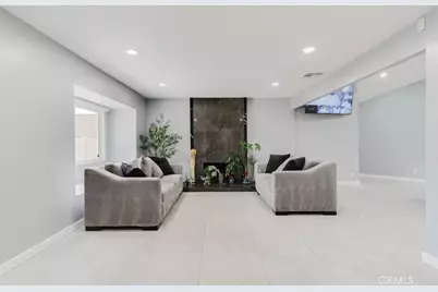 7725 Loma Verde Avenue, Canoga Park, CA 91304 - Photo 9