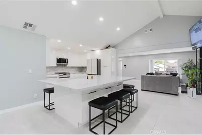 7725 Loma Verde Avenue, Canoga Park, CA 91304 - Photo 13