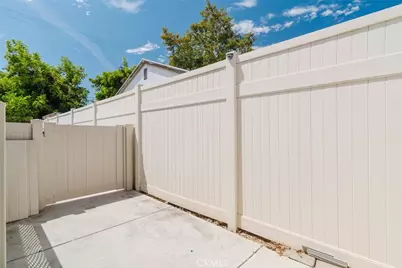7725 Loma Verde Avenue, Canoga Park, CA 91304 - Photo 45
