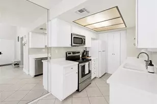 18408 Hatteras St, Tarzana, CA 91356 - Photo 13