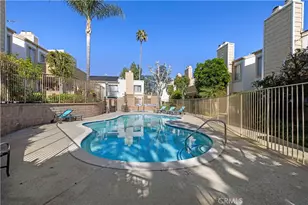 18408 Hatteras St, Tarzana, CA 91356 - Photo 9