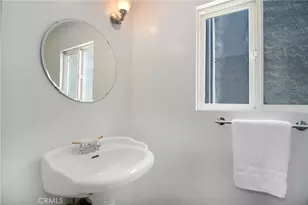 5348 Calatrana Dr, Woodland Hills, CA 91364 - Photo 17