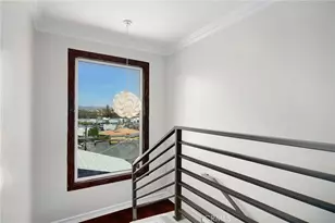 5348 Calatrana Dr, Woodland Hills, CA 91364 - Photo 27