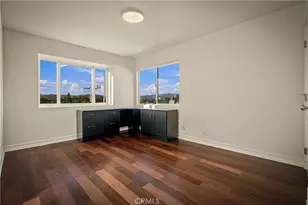 5348 Calatrana Dr, Woodland Hills, CA 91364 - Photo 21