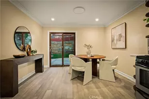 5348 Calatrana Dr, Woodland Hills, CA 91364 - Photo 15