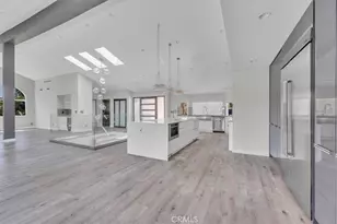 5096 Llano Dr, Woodland Hills, CA 91364 - Photo 17