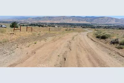 19201 Ottawa Drive, Tehachapi, CA 93561 - Photo 11