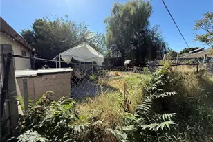 10471 El Dorado, Los Angeles, CA 91331 - Photo 27