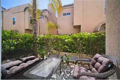 10659 Bloomfield Street, Toluca Lake, CA 91602 - Photo 19