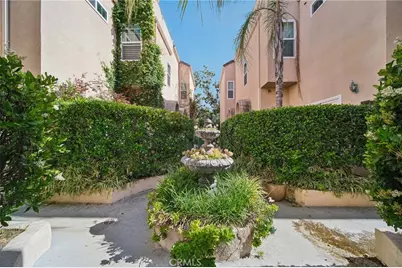 10659 Bloomfield Street, Toluca Lake, CA 91602 - Photo 3