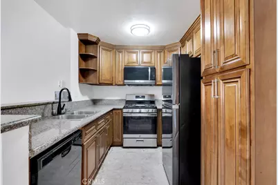 13144 Bromont Avenue #46, Sylmar, CA 91342 - Photo 5