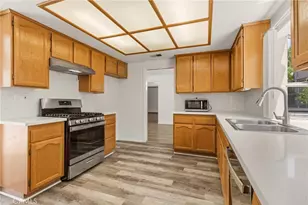 30112 Elizabeth Ct, Agoura Hills, CA 91301 - Photo 13